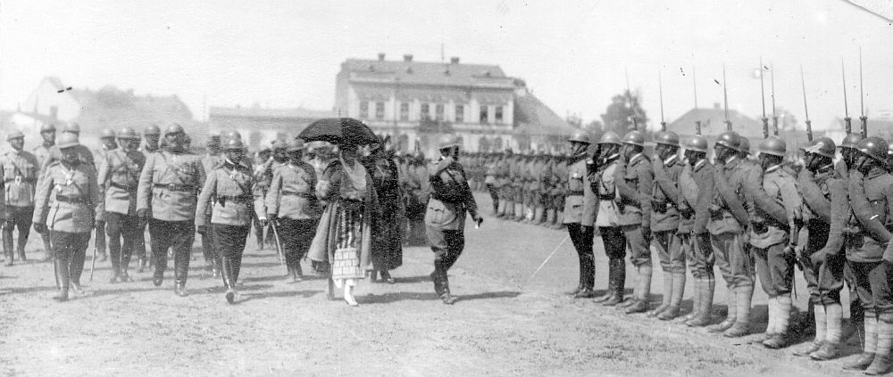 Regele Ferdinand Primește Onorul Trupelor Române 1919 Storeday.ro 