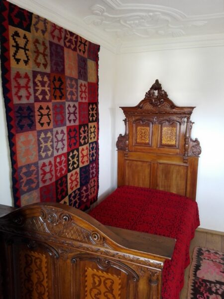 Casa cu blazoane Chiojdu judetul Buzau top obiective turistice Romania86