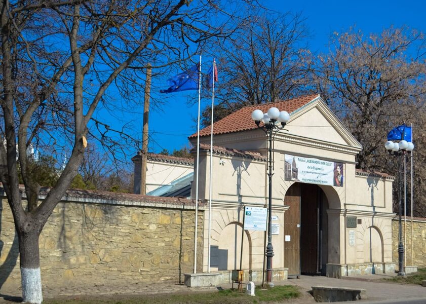 Poarta Castelului Alexandru Ioan Cuza Ruginoasa
